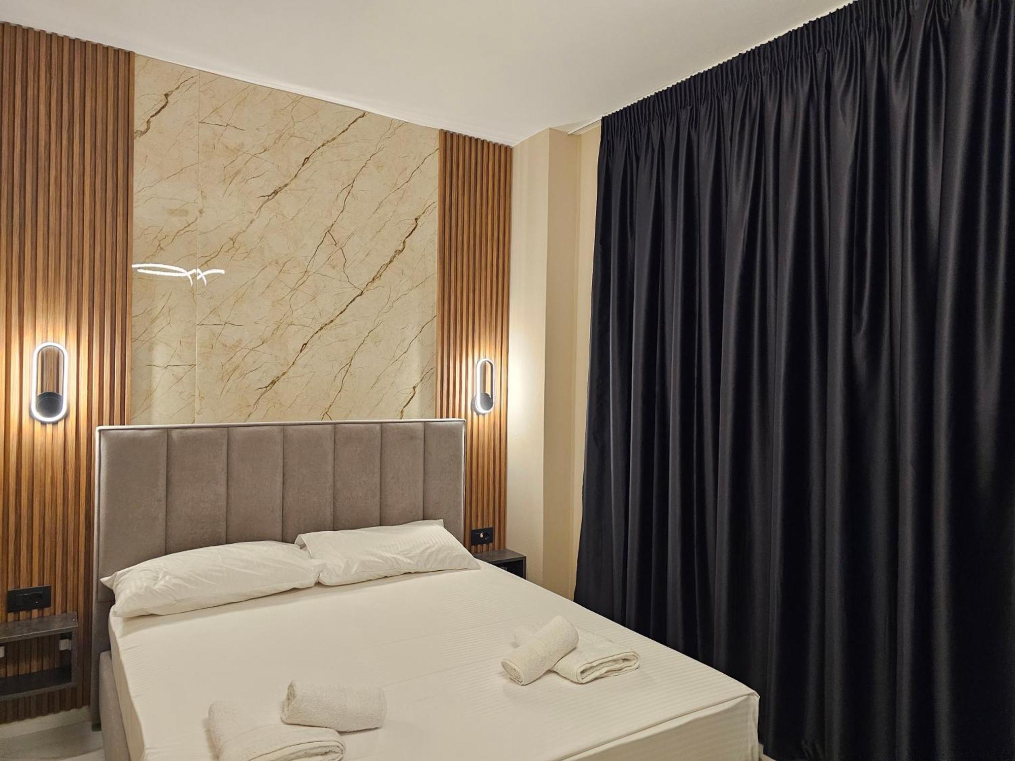 Wg Hotel Ксаміл Екстер'єр фото